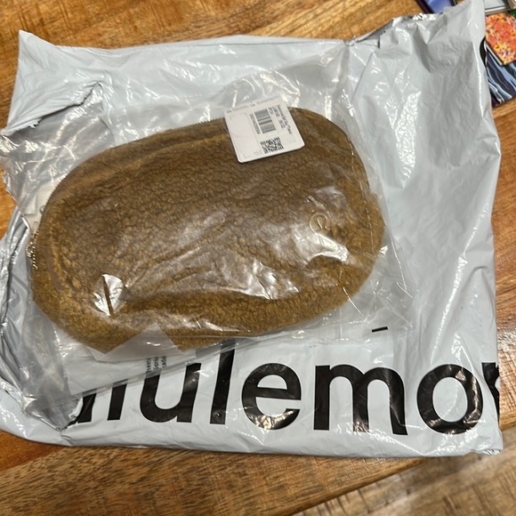 Lululemon Everywhere Fleece Belt Bag burnt caramel brown - Picture 2 of 6